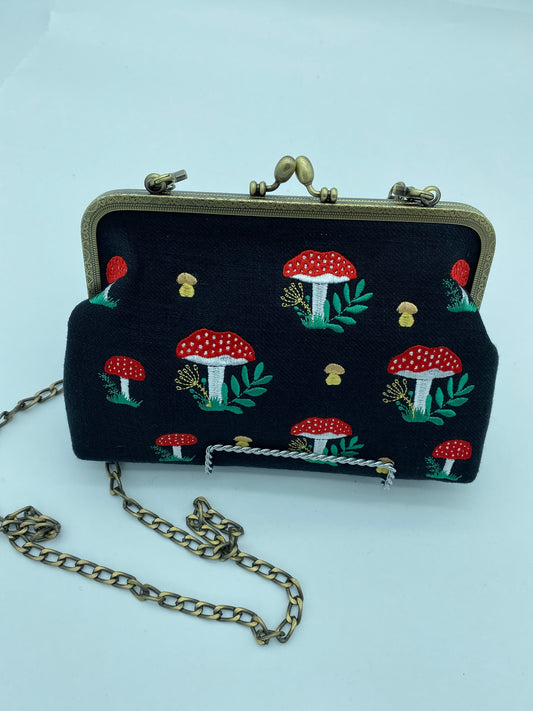 Cottagecore mushroom kisslock bag